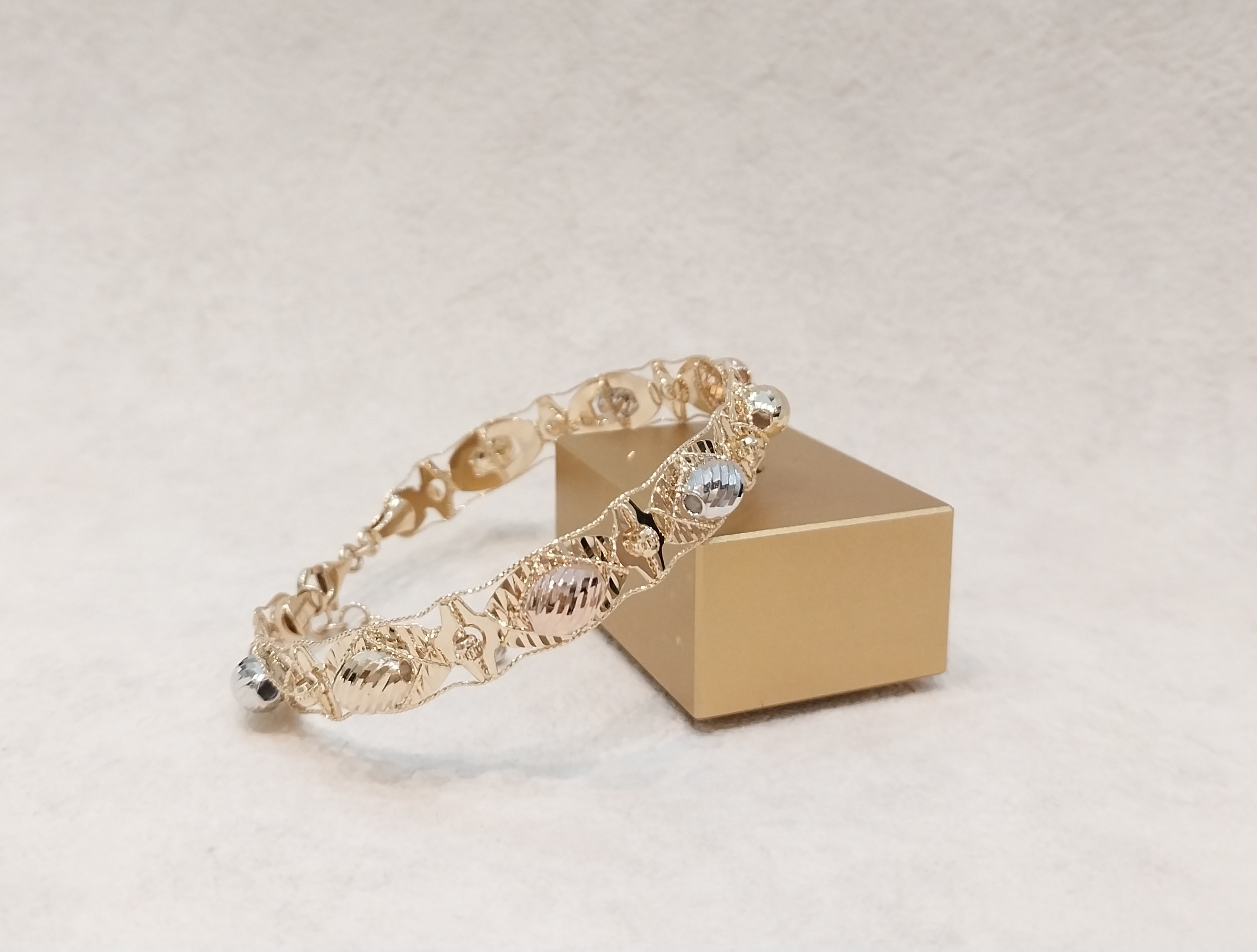 Very plumping bead, Italy Gold 18k Bangle