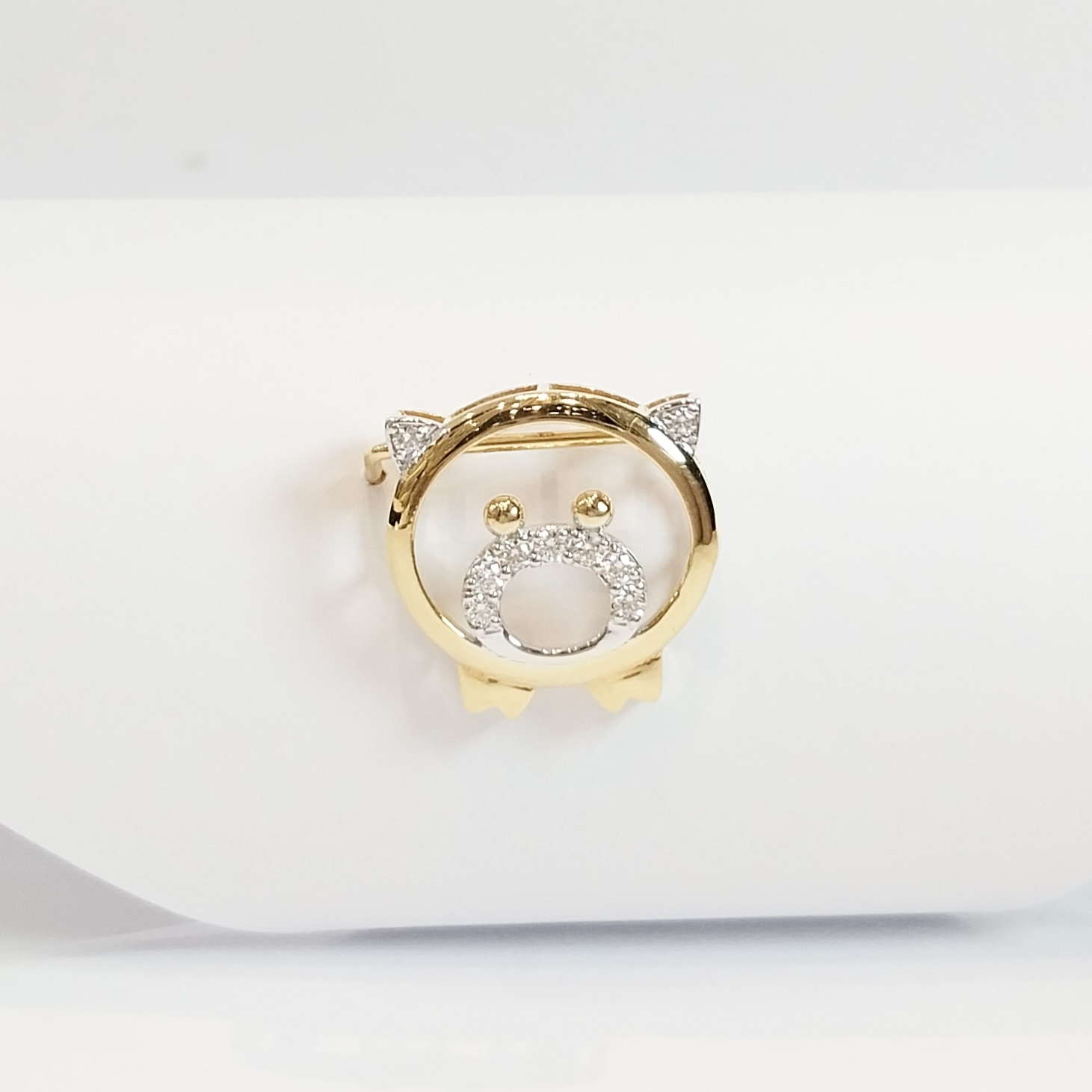 Round Piggy, diamond pendent