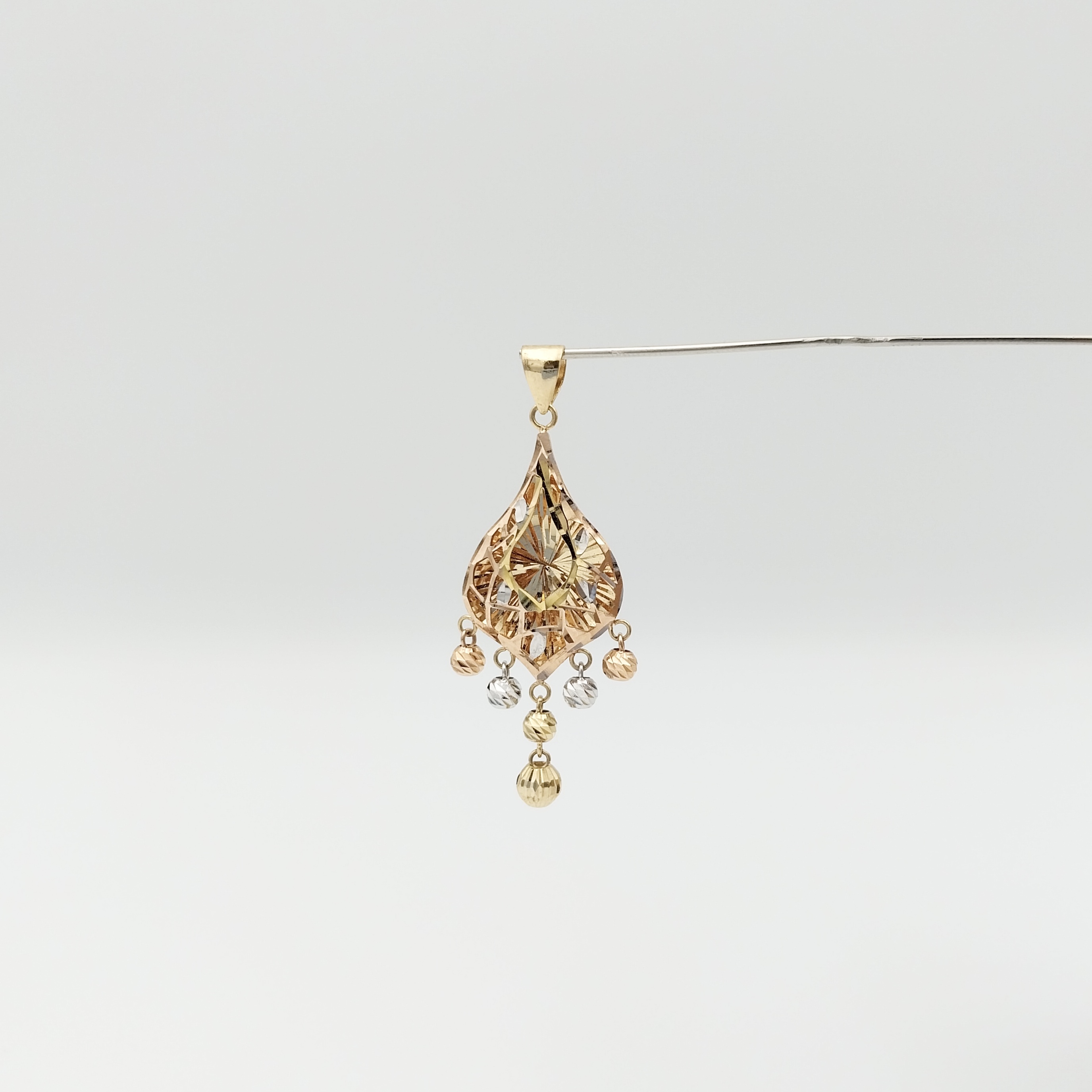Shining Lantern 18k pendent